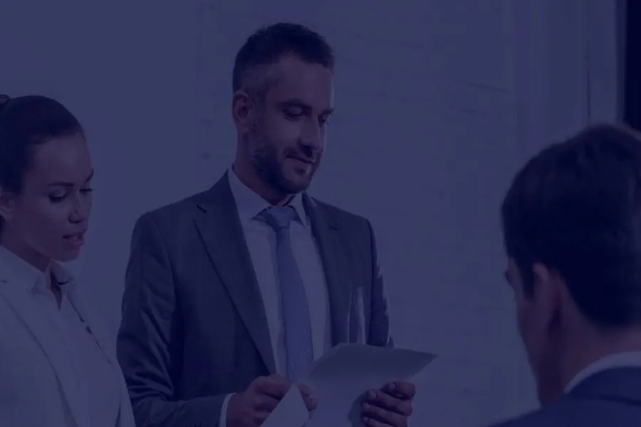 Consultores da Horus em reunião de trabalho